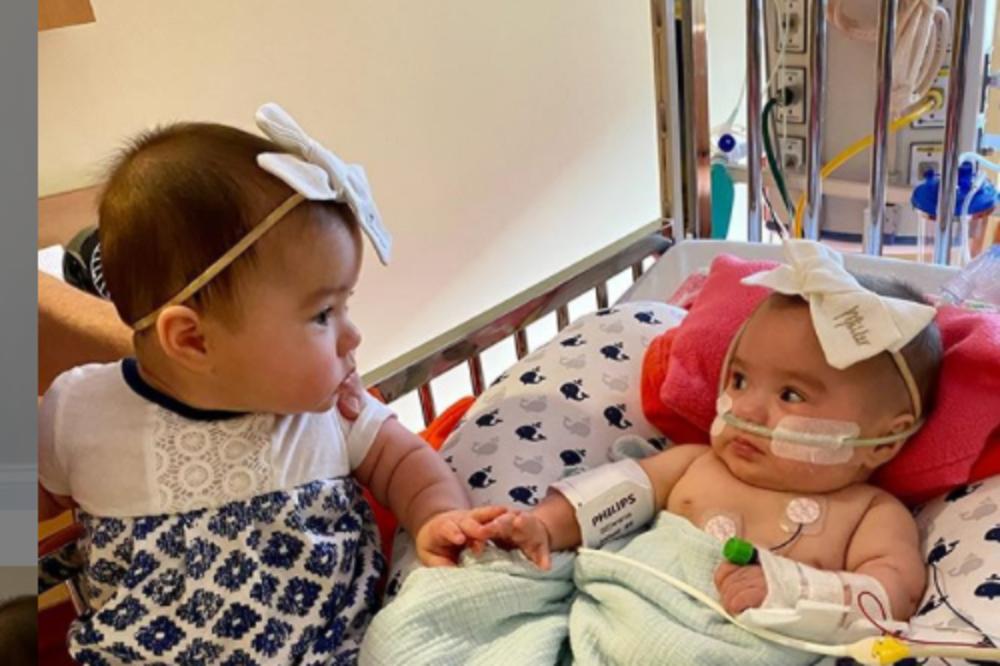 JEDNOJAJČANE BLIZNAKINJE SE NISU VIDELE 200 DANA: Snimljen je njihov PRVI SUSRET POSLE 7 MESECI, svi PLAČU! (VIDEO)