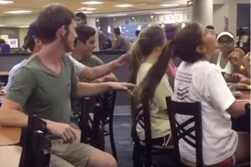 NEMOJ NIKADA, ALI NIKADA DA VUČEŠ DEVOJKU ZA KONJSKI REP! Da li je ovaj TIP OSTAO ŽIV nakon NABADANJA? (VIDEO)