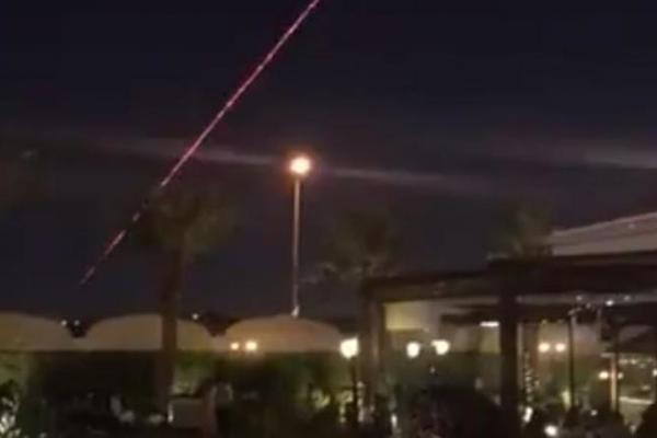 AMERIKA JE ŽESTOKO NAPADNUTA: Gori NEBO, odzvanjaju DETONACIJE, PVO para VAZDUH, JEZIVO je! (VIDEO)