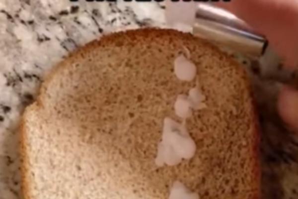 PROIZVOD ZA KOSU JE STAVILA NA TOST I DESILO SE NEŠTO GROZNO! Dobro pogledajte šta radite vašoj KOSI! (VIDEO)