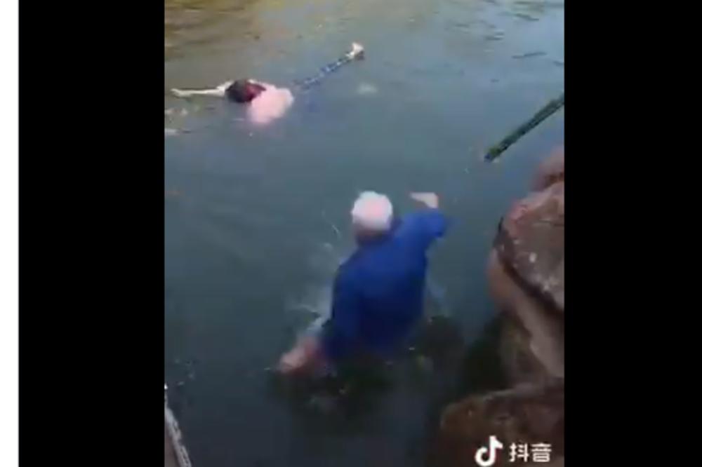 KAKVA DRAMA, ČOVEK (61) SKOČIO U REKU DA SPASI DEVOJKU (24) KOJA SE DAVILA: Ovo je prosto NEVEROVATNO! (VIDEO)