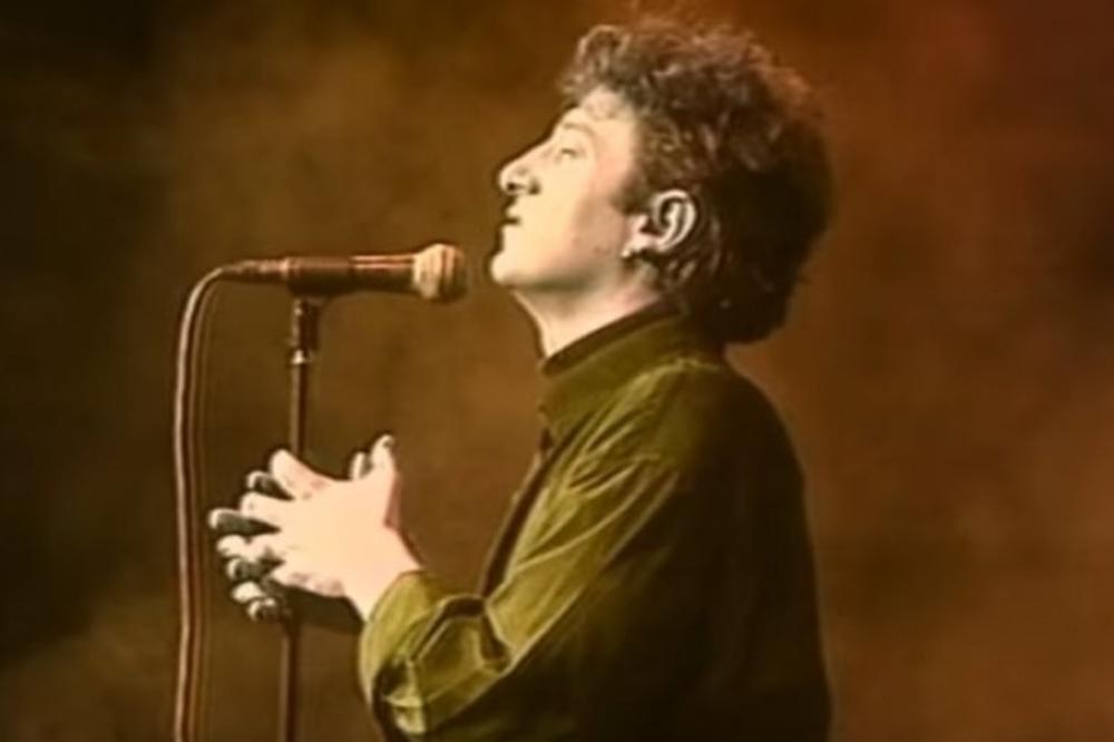 UGLEDALA PEVAČA I ODMAH SEBI PUCALA U GLAVU: Tragična priča koja se krije iza pesme TU NOĆ KAD SI SE UDAVALA