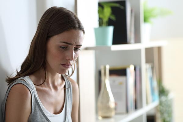 SRPKINJA (23) JE MODEL I IMA AFERU SA OŽENJENIM TIPOM! Sve joj kupuje, ali za to ona PLAĆA BAŠ VISOKU CENU