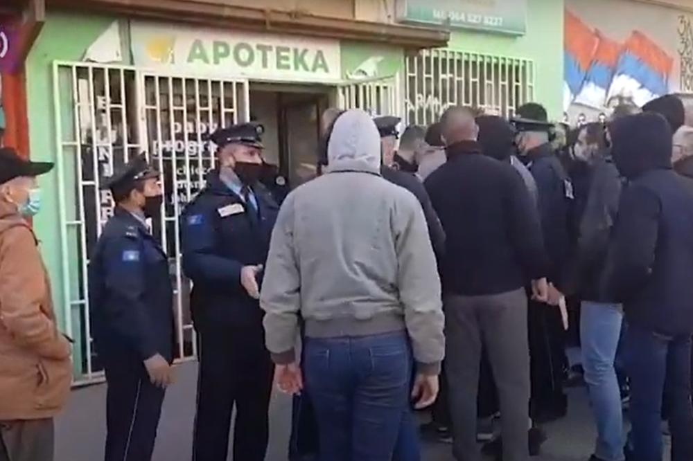 NEREDI U SEVERNOJ MITROVICI! Policija ušla u APOTEKU zbog OVOGA, a građani ODMAH IZAŠLI NA ULICU! (VIDEO)