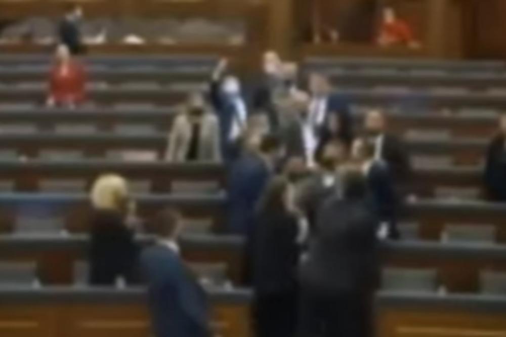 POLANICI ZARAŽENI KORONOM LAGANO IZAŠLI NA GLASANJE: Šta je bre ovo, ljudi?!