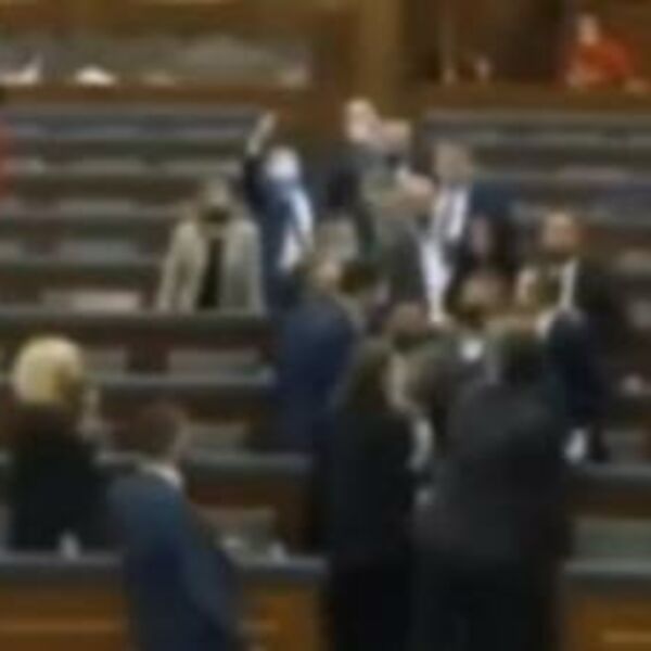 POLANICI ZARAŽENI KORONOM LAGANO IZAŠLI NA GLASANJE: Šta je bre ovo, ljudi?!