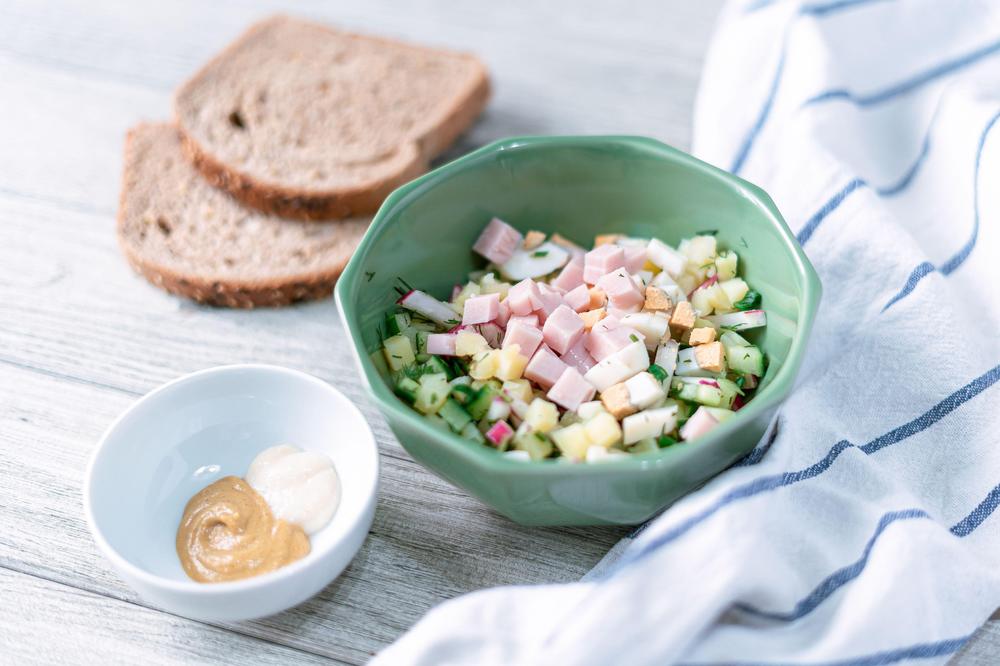 NE IGRAJTE SE: Ovo je ROK TRAJANJA ruske salate!