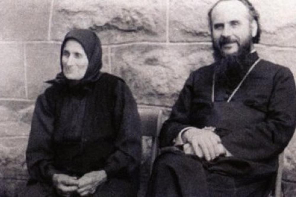 DO SADA NEOBJAVLJENE SLIKE IZ ŽIVOTA IRINEJA: Na jednoj sedi pored majke, na drugoj veličanstven prizor sa NJIM