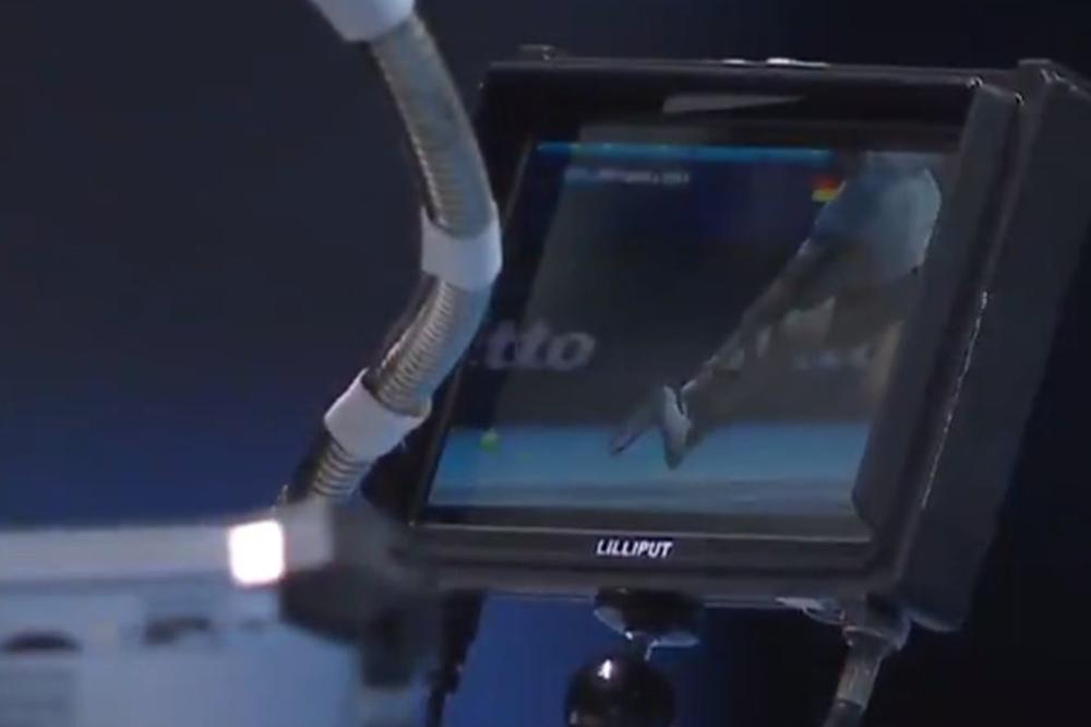 MEČ ĐOKOVIĆA I ZVEREVA UŠAO U ISTORIJU: Po prvi put ikada u tenisu je sudija primenio ovu tehnologiju!