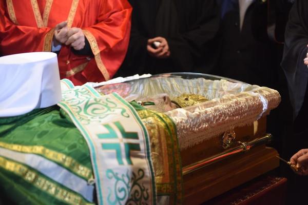 SVI GLEDALI 1 STVAR NA KOVČEGU IRINEJA ZA KOJU NISU ZNALI ŠTA JE: Otkriveno  značenje, ovaj simbol je neverovatan