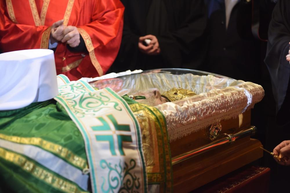 SVI GLEDALI 1 STVAR NA KOVČEGU IRINEJA ZA KOJU NISU ZNALI ŠTA JE: Otkriveno  značenje, ovaj simbol je neverovatan