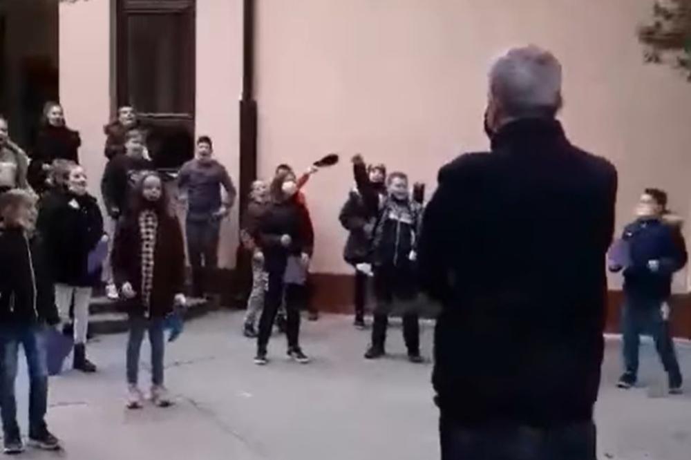 SCENE KAKVE SE RETKO VIĐAJU: Đaci u Srbiji su ovako ispratili direktora Grobara u penziju! (VIDEO)