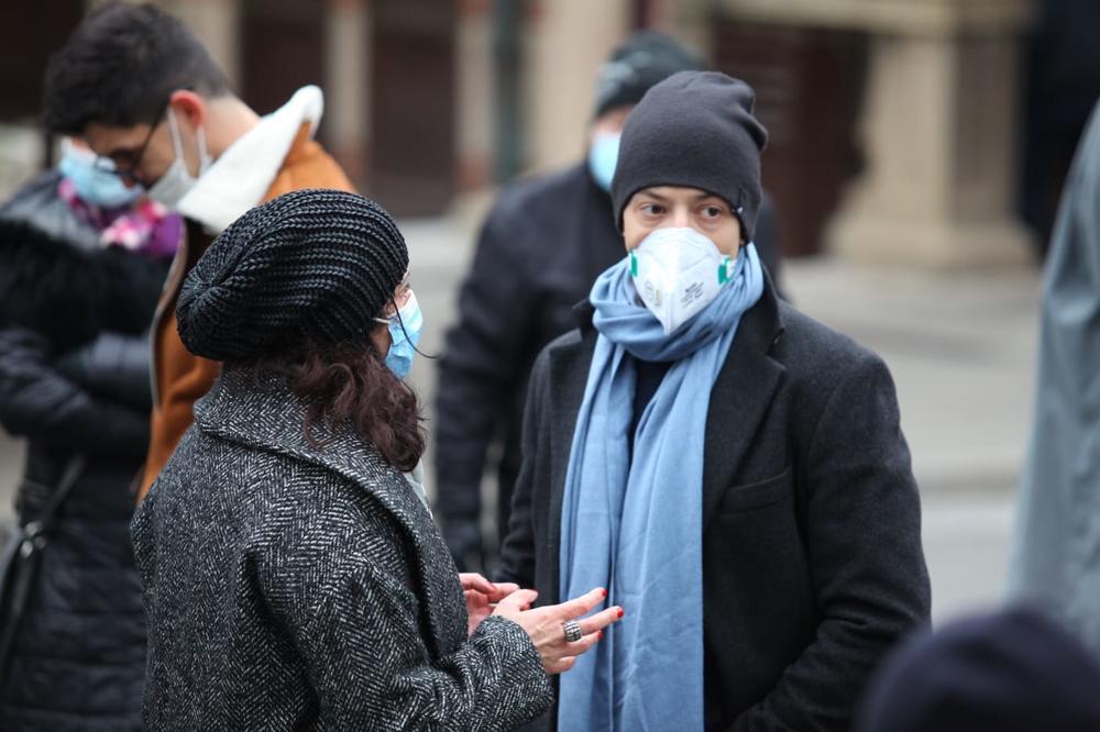 BIO IM JE KAO OTAC: Dvoje srpskih glumaca došli da isprate Bekjareva, a u ruci im SIMBOL STRADANJA