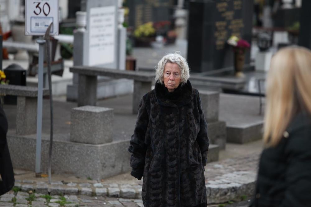 POTRESNE REČI EVE RAS NA SAHRANI BEKJAREVA: Svi su MRTVI, samo sam ja živa... (VIDEO)