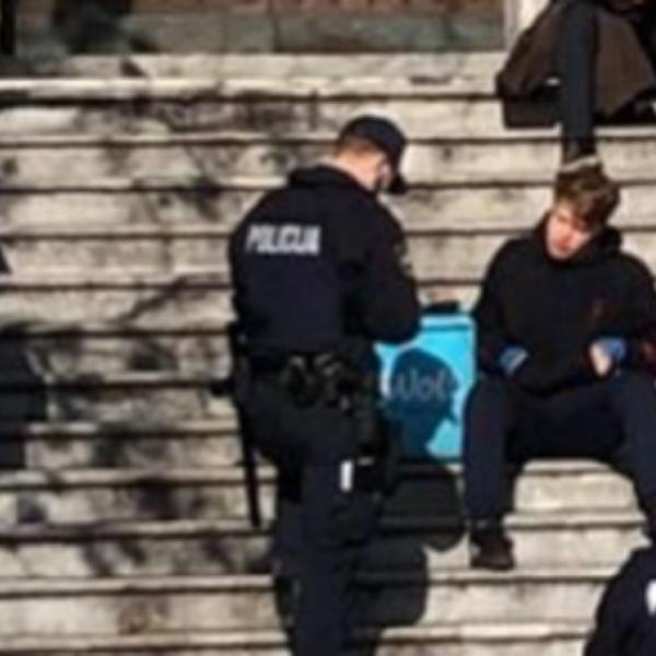 JEO BUREK ISPRED CRKVE I NIJE POŠTOVAO MERE, A SAD SU POOŠTRENE! Čovek kažnjen sa 400 EVRA I TU NIJE KRAJ!