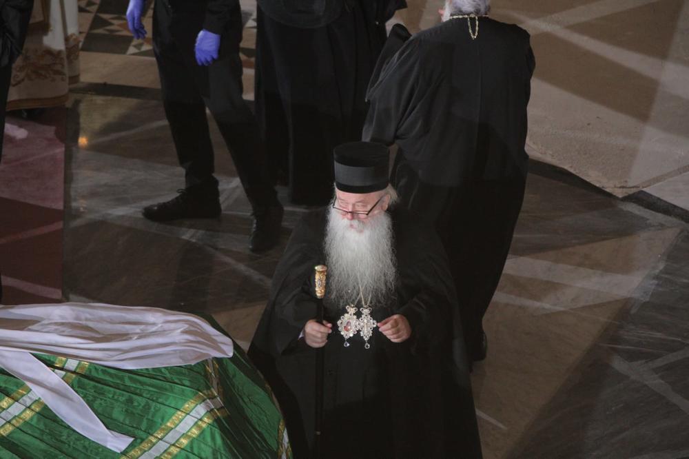 CELOG ŽIVOTA NEKI OD NAS POGRDNO OSLOVLJAVAJU SVEŠTENIKA: Zauvek rešena dilema kako se izgovara POPE ili OČE