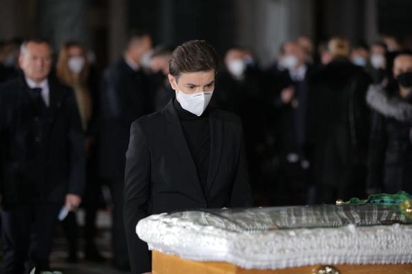 ANA BRNABIĆ NE MOŽE DA SAKRIJE TUGU NA LICU: Prišla je kovčegu i zauvek se oprostila od Irineja!