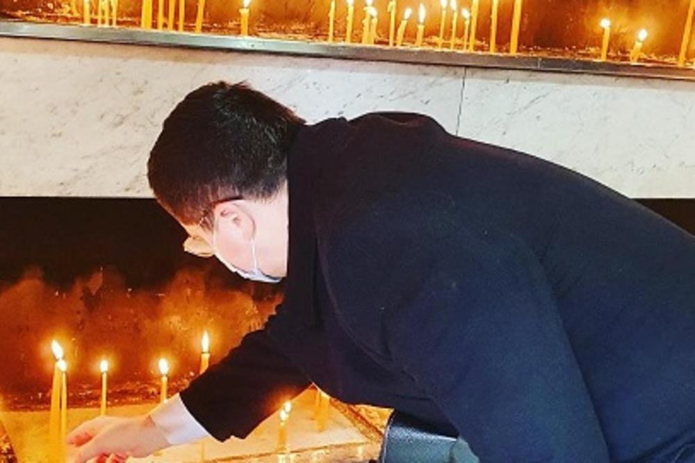 BIO JE PRAVI NARODNI PATRIJARH: Uglješa Mrdić zapalio sveću za Irineja!