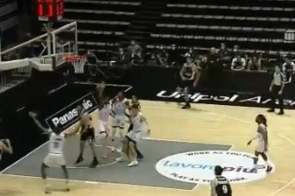 TEODOSIĆ IZMISLIO NOVI KOŠARKAŠKI POTEZ: Evropa u čudu zbog ČAROLIJE kapitena Srbije! (VIDEO)