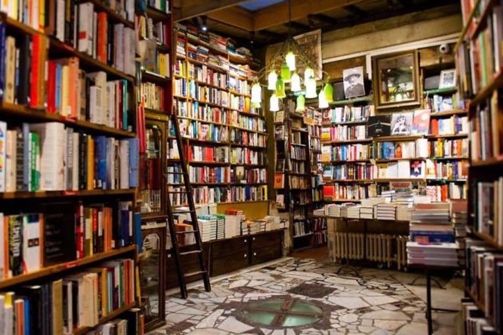 ČITAOCI OŽIVELI NAJPOZNATIJU KNJIŽARU NA SVETU: Zbog KORONE prodaja OPALA 80 odsto, onda su poslali BILTEN SPASA