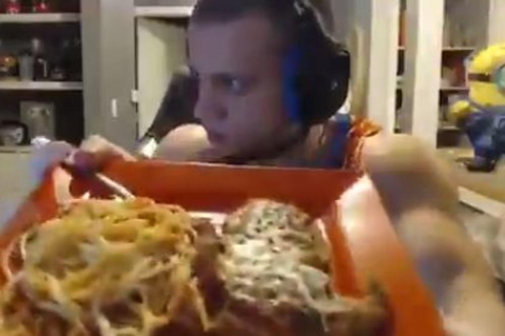 BILDER JE HTEO PRATIOCIMA DA POKAŽE ŠTA JEDE ZA VEČERU: U tom momentu zadesila ga je KATASTROFA! (VIDEO)