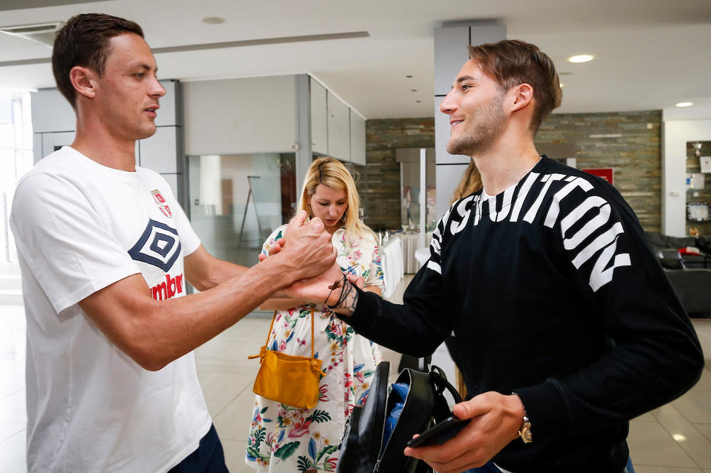 STAO UZ KOKEZU I SELEKTORA: Fudbalski savez dobio veliku podršku od srpskog veziste!