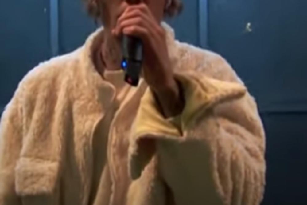 POZNATI PEVAČ ODUŠEVIO PRATIOCE ČESTITKOM ZA ROĐENDAN ŽENI: Moje oči su za tebe. Moje srce je za tebe...(FOTO)