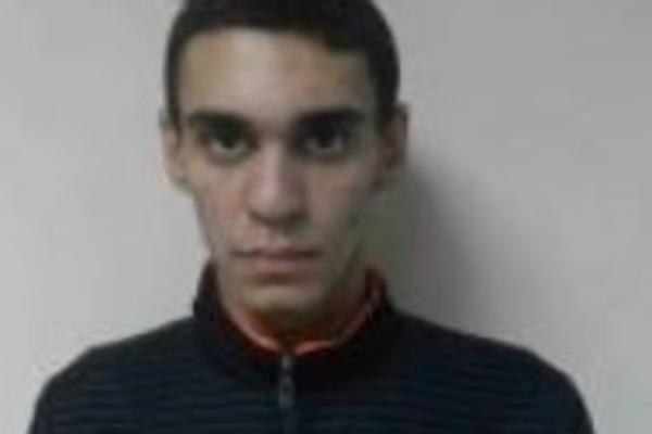 SRPSKA POLICIJA OBJAVILA FOTOGRAFIJU OVOG ČOVEKA I APEL SVIM GRAĐANIMA KOJE JE NAPAO: Zovite OVAJ BROJ!