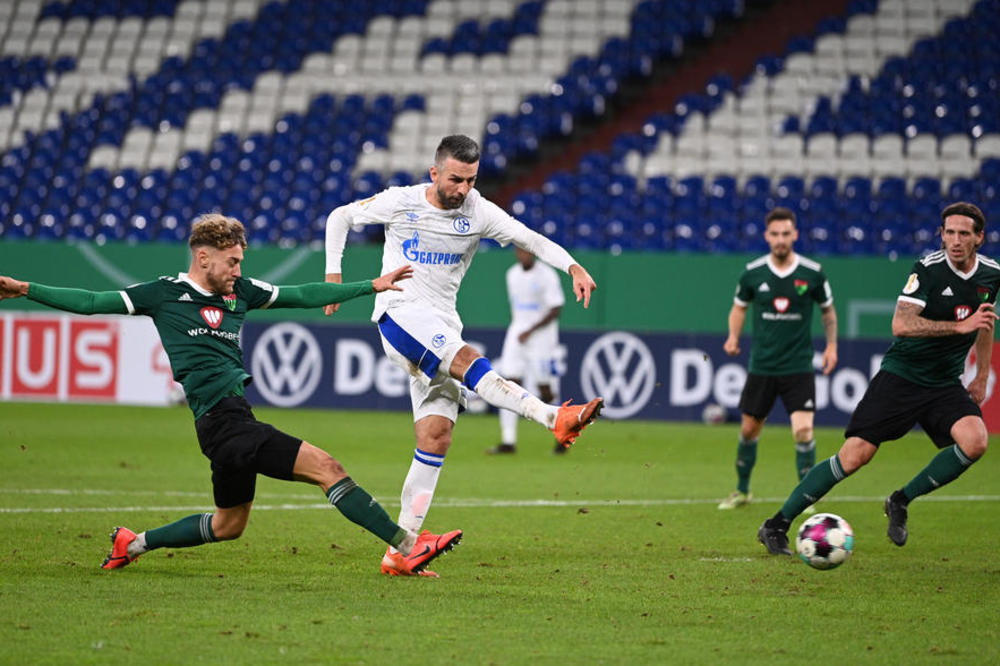 NEVIĐENI SKANDAL U NASTASIĆEVOM KLUBU: Ibišević se potukao sa trenerom na treningu! Sve puca po šavovima!