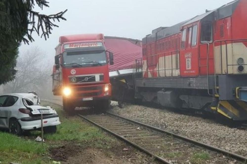 VOZ PREPOLOVIO KAMION, A ONDA JE SMRSKAN PEŽO! Neviđena saobraćajka u Futogu, kako mu je uspelo ovo? (FOTO)