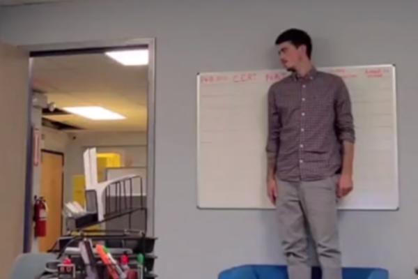 PLAŠIO JE ŠEFA SVAKI DAN NA POSLU I ČEKAO OTKAZ: Jednu stvar NIKAKO NIJE OČEKIVAO (VIDEO)