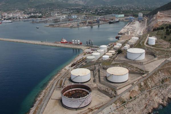 MORSKA NEMAM UPLOVILA U LUKU BAR: Dugačka je 267 metara i tu će da PREZIMI! Au, kakva je ovo GRDOSIJA! (FOTO)