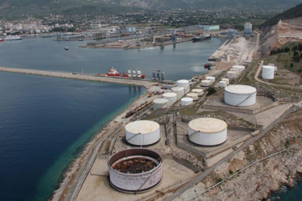 MORSKA NEMAM UPLOVILA U LUKU BAR: Dugačka je 267 metara i tu će da PREZIMI! Au, kakva je ovo GRDOSIJA! (FOTO)