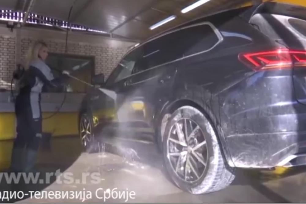 SLAĐANA RADI U AUTO-PERIONICI I ONA JE DOKAZ DA ŽENA U UNIFORMI MOŽE BITI BOMBA: Pogledajte samo ovo (VIDEO)