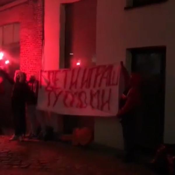 DELIJE SU STIGLE I U GENT: Možda ne smeju na stadion, ali bakljadu za svoje ljubimce su ipak napravili! (VIDEO)