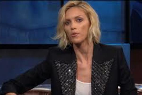 PRELEPA MANEKENKA SKROZ GOLA NA NASLOVNICI MAGAZINA: Anja je POSLALA moćnu PORUKU svim ŽENAMA! (FOTO)