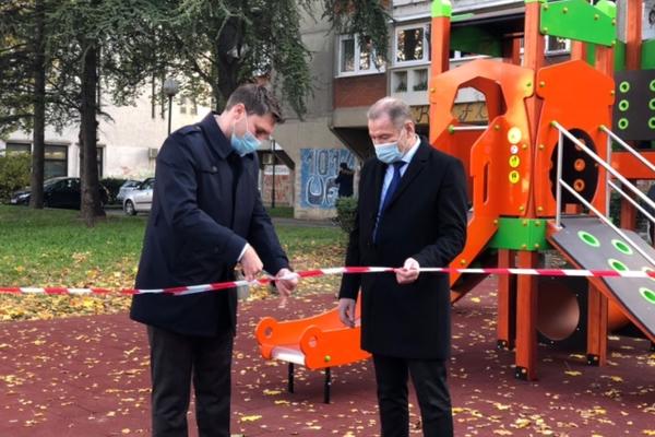ONI BRINU O NAJMLAĐIMA: Deca Pančeva dobila još jedno MODERNO IGRALIŠTE! (FOTO)