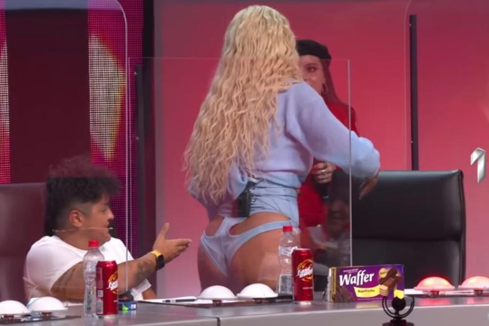 JELENA KARLEUŠA NIKAD VRELIJA I SPREDA I OTPOZADI! Intimni delovi "kipe" iz HOT kombinacije, SVI GLEDAJU DOLE