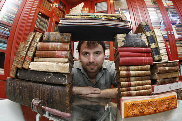 Viktor Lazić o osnivanju ADLIGATA i najluđoj AVANTURI u istoriji srpske KNJIŽEVNOSTI - knjiga kao SUDBINA (1. deo)