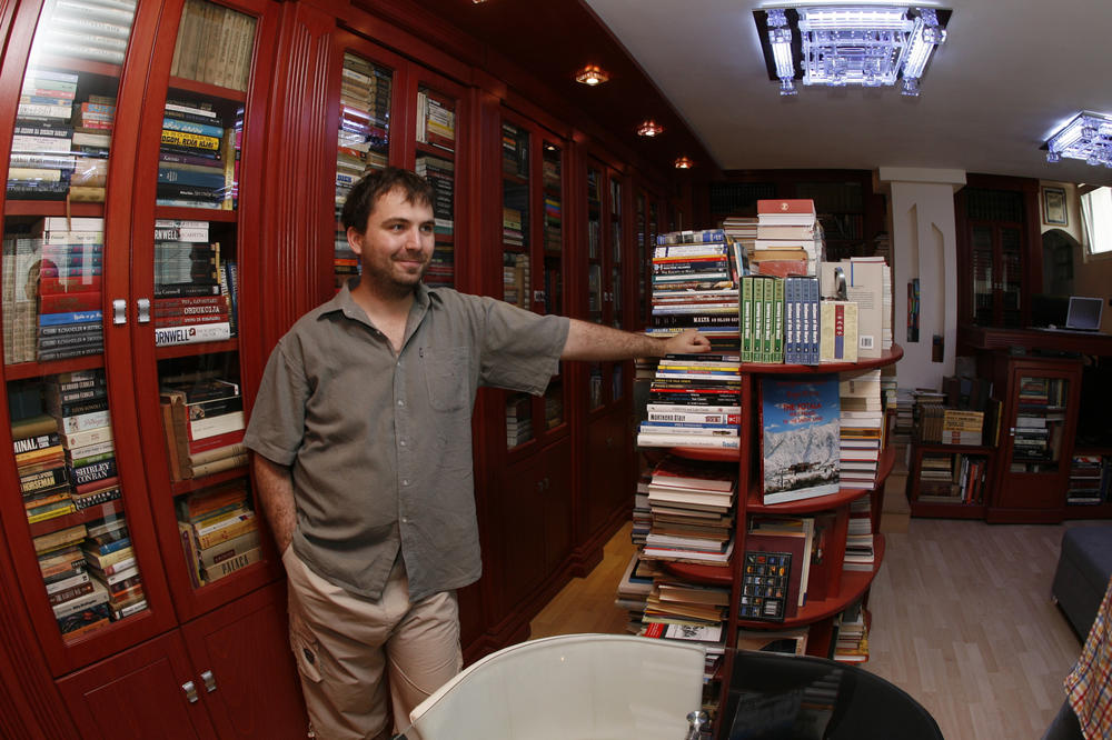 BIBLIOTEKAR JE ISCELITELJ DUŠE, ISCELIĆU SRPSKI NAROD KNJIGAMA: Viktor Lazić otkriva BLAGA ADLIGATA (2. deo)