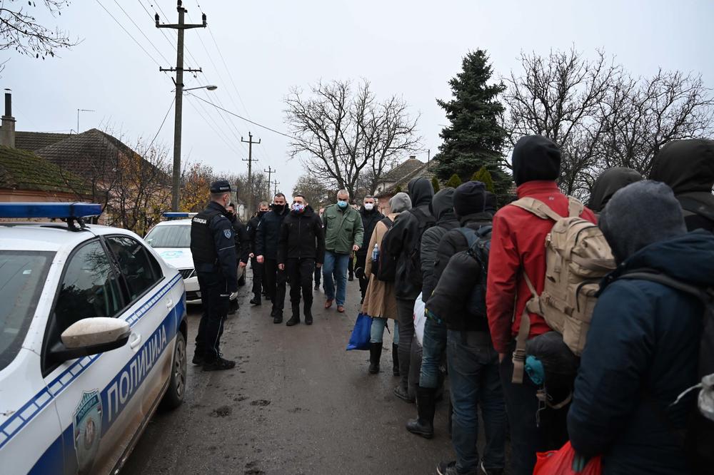 JUČE SU PALILI I IZAZVALI VELIKI POŽAR, I DANAS SITUACIJA TEŠKA: Opet problemi sa migrantima u BiH!