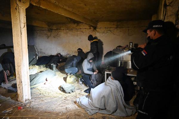 HITNO, VELIKA AKCIJA SRPSKE POLICIJE: Pronađeno je oko 450 MIGRANATA, oglasio se i ministar VULIN! (FOTO)