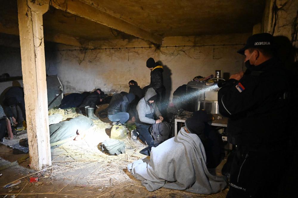 HITNO, VELIKA AKCIJA SRPSKE POLICIJE: Pronađeno je oko 450 MIGRANATA, oglasio se i ministar VULIN! (FOTO)