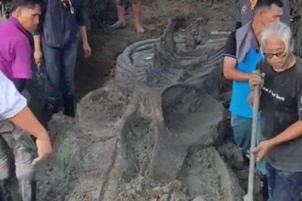 ŠTA JE OVO, KAKVO JE OVO ČUDOVIŠTE??? Iskopali skelet dug 12 METARA, ŠOKIRALI SE, sad misle da znaju šta je (VIDEO)