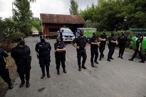 OBJAVLJEN SNIMAK RAZGOVORA MARADONINOG LEKARA I HITNE POMOĆI: Nijednom nije pomenuo ime preminulog fudbalera!