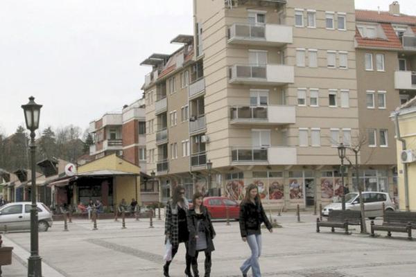 NEVIĐENA DRAMA U LAJKOVCU: Socijalnu radnicu isprskala sonom kiselinom, jer su joj oduzeli brata o kom se starala!