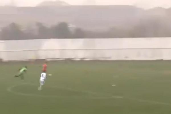 KOMIČAN GOL U PRVOJ LIGI SRBIJE ĆE OBIĆI CELU PLANETU ZA SEKUND: Au, šta uradi čovek!
