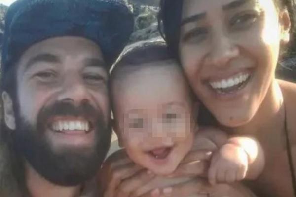 CELA PORODICA STRADALA U ISTOM TRENUTKU: SLIKALI SE na LITICI kad se stena ODRONILA! Prizor MAJKE I BEBE SLAMA SRCE