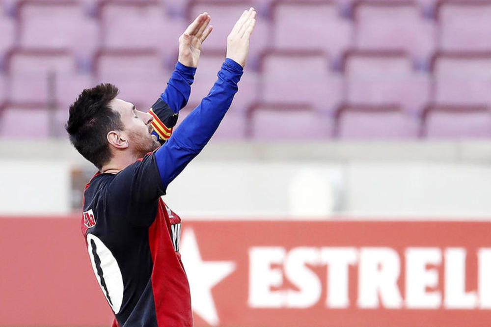 MESIJEV POZDRAV BOGU: Niko nije mario za rezultat, već kako će Mesi odati poštu Maradoni! PREDIVNO! (VIDEO)