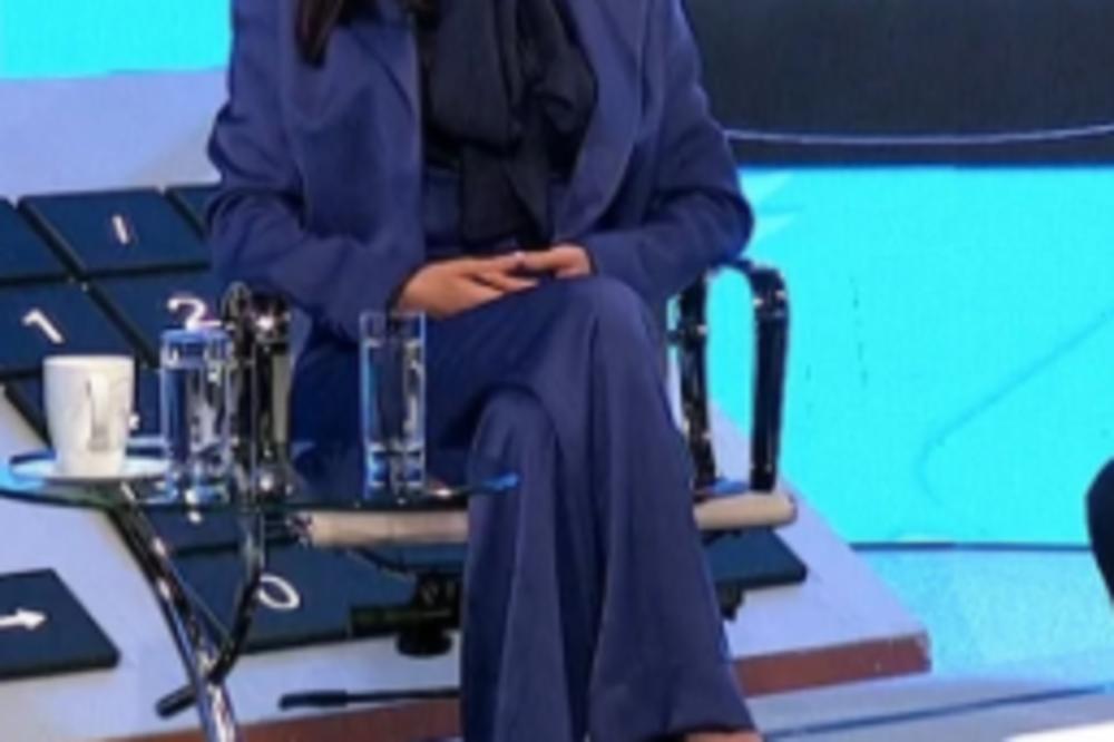 CECA NAPRAVILA OGROMNE PROMENE PA DOŠLA U EMISIJU! U faci izgleda 20 godina MLAĐE, a frizura je skroz drugačija!